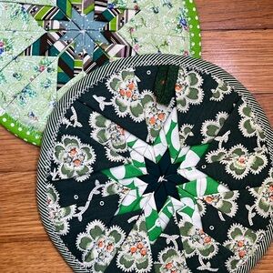 Quilted Decor Set of 2 Amish Star Pot Holder Green Cottage Country